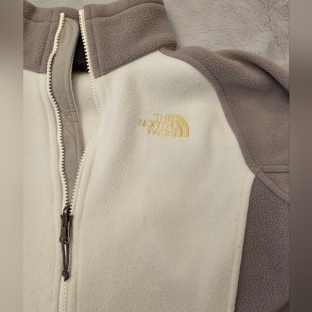The North Face Women's full zip fleece jacket. - Picture 2 of 8
